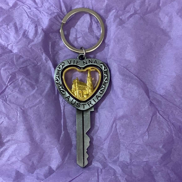 Austria St.Stephen’s Cathedral Vienna Keychain - Picture 2 of 4